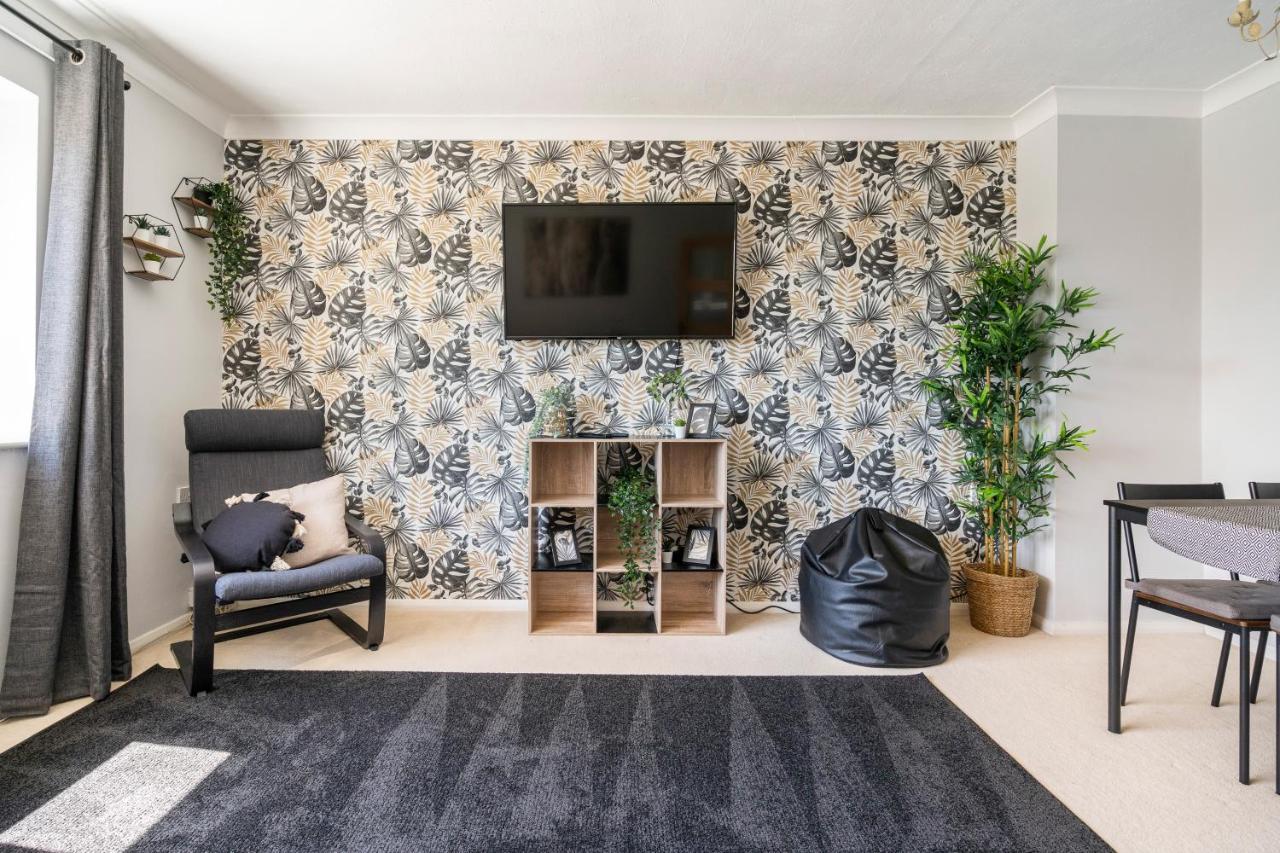 Onyx Bay - Whole - Wifi - - 2 Bed - Town Apartment